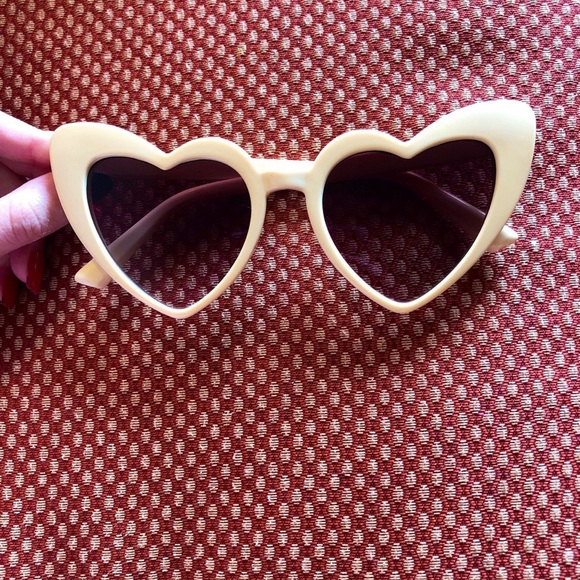 Retro Tan & Brown Gradient Heart Cat Eye Glasses - Picture 2 of 4